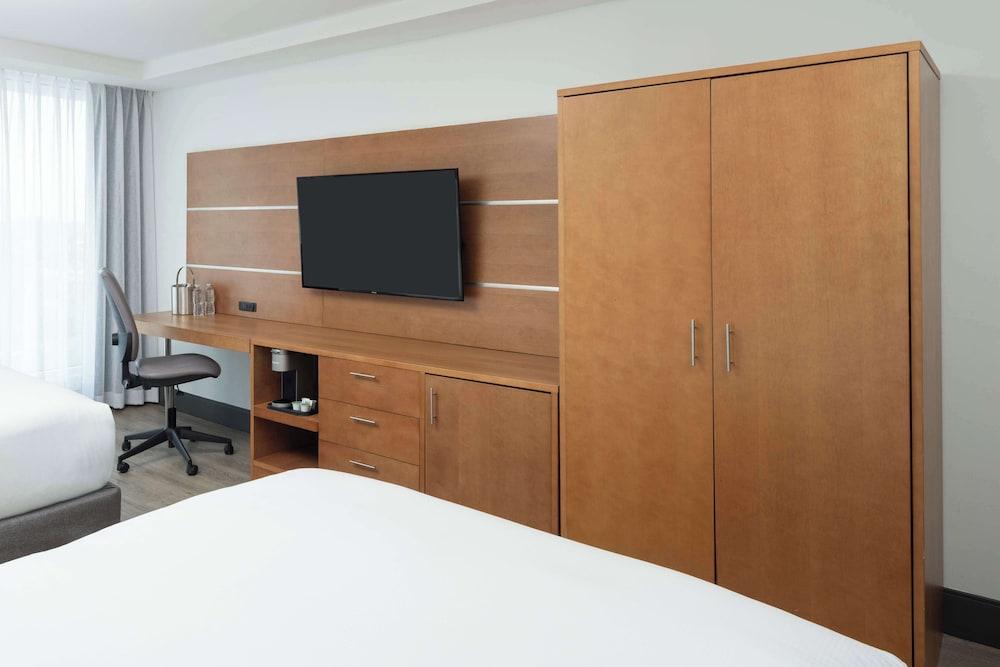 DoubleTree by Hilton Miami North I-95 photo 5