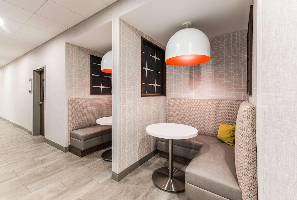 Hampton Inn & Suites Benton Harbor photo 36