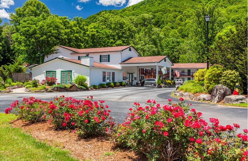 Maggie Valley Creekside Lodge photo 10