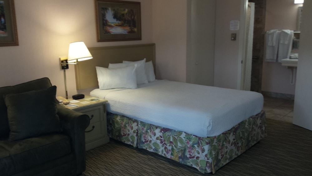 Sandcastle Resort at Lido Beach photo 41