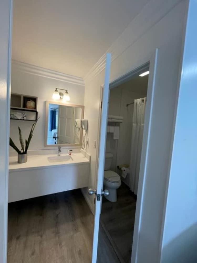 Ramada Limited Redondo Beach photo 27