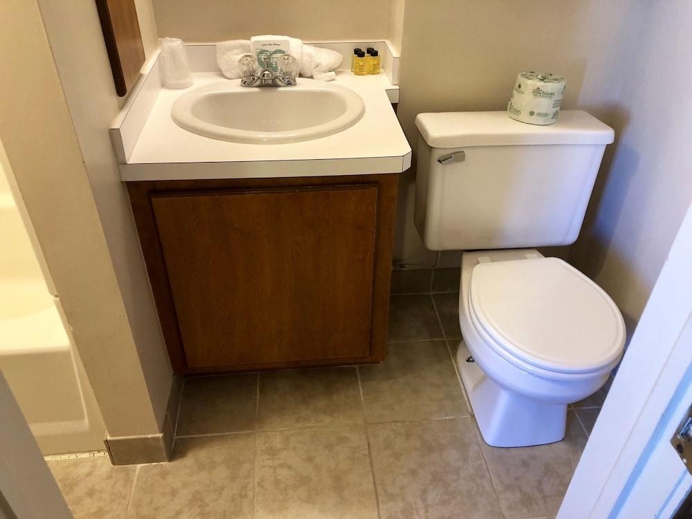 Lockview Motel photo 28