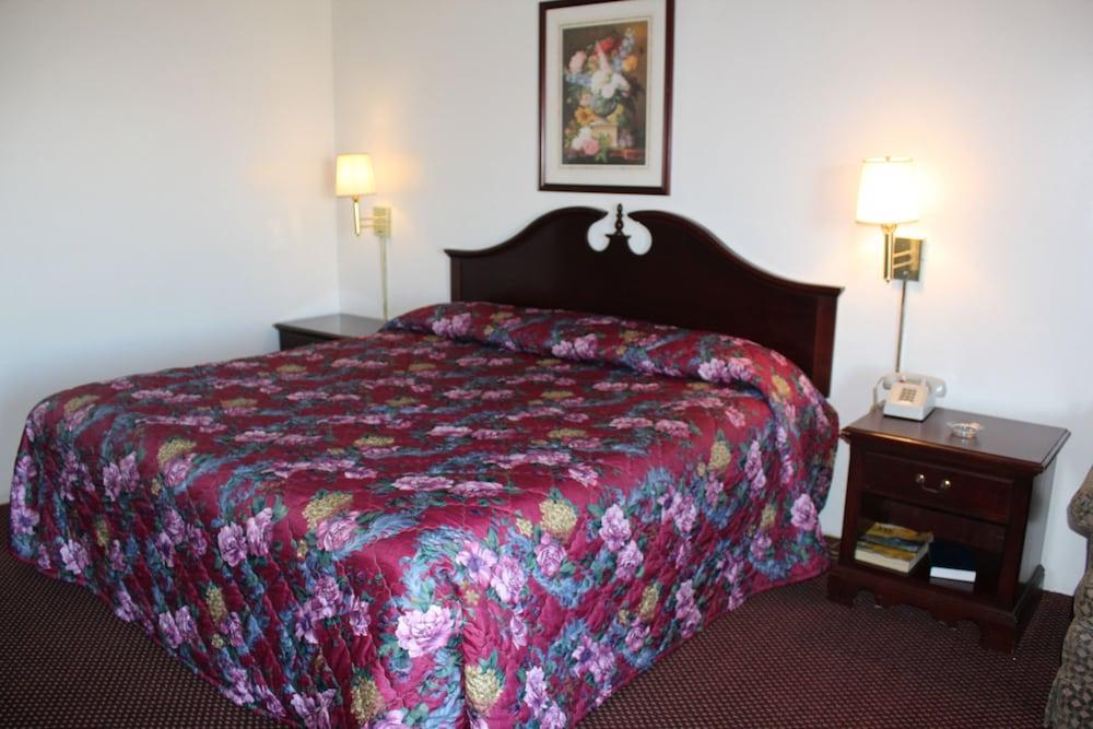 Tourway Inn photo 12