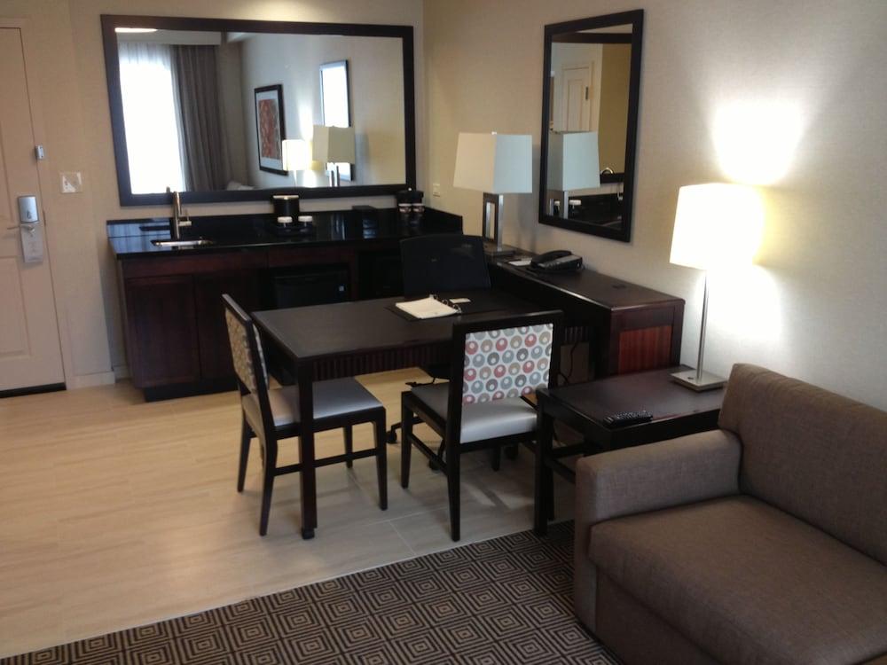 Embassy Suites Newark Airport photo 22