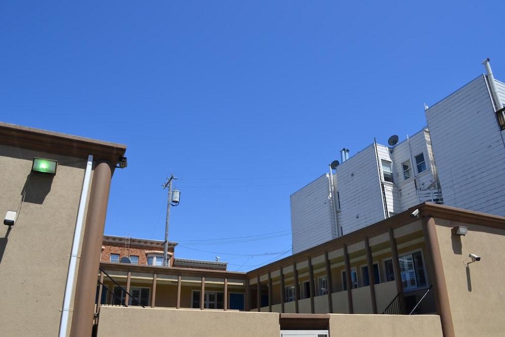 Alpha Inn & Suites photo 14