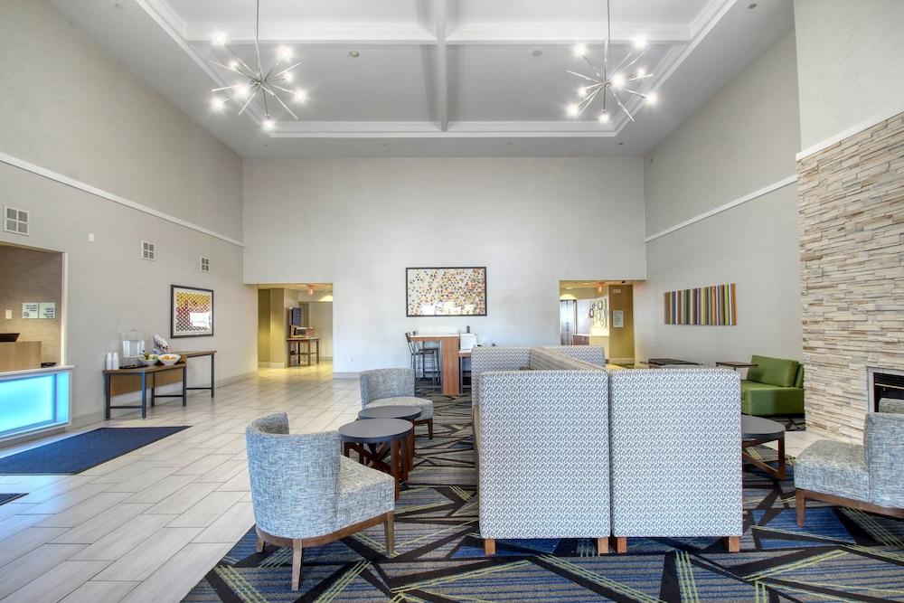 Holiday Inn Express Hotel & Suites Oshkosh by IHG photo 66