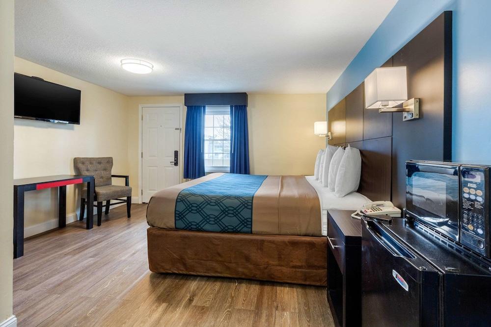 Econo Lodge West Yarmouth on Cape Cod photo 12