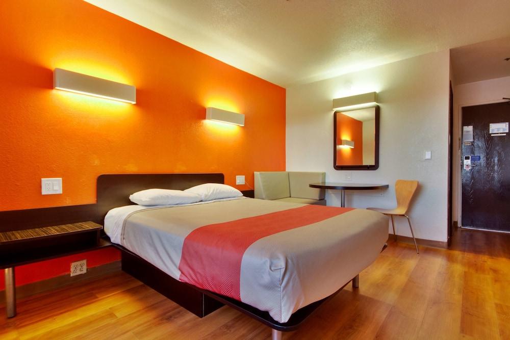 Motel 6 Dallas, TX - Fair Park photo 9
