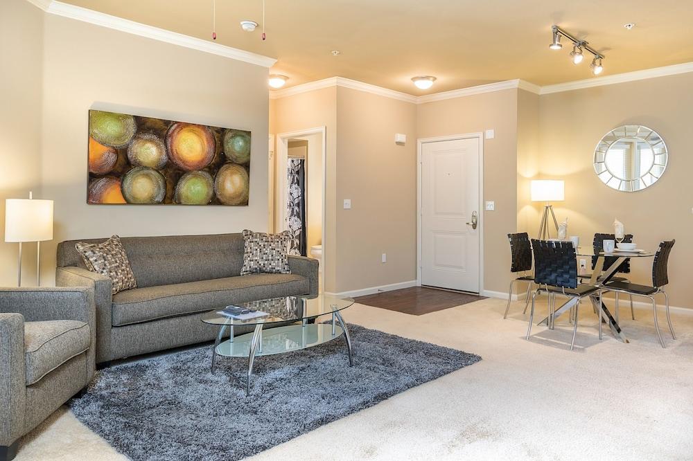 Global Luxury Suites Baypointe Station photo 48