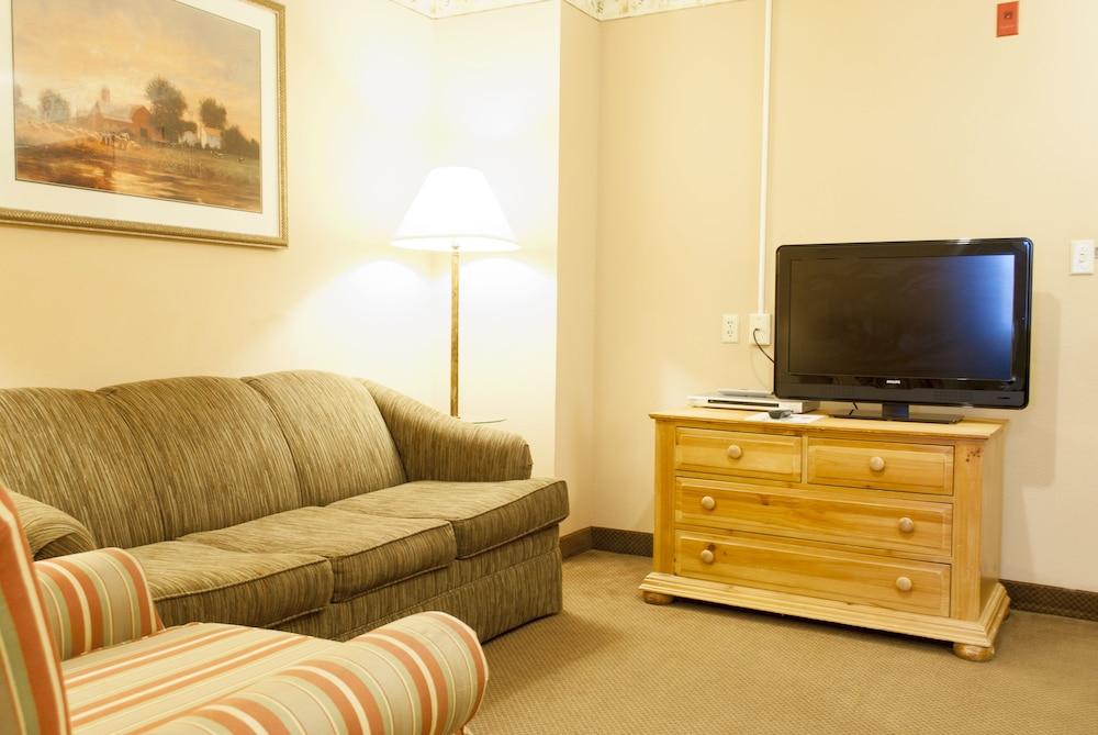Country Inn & Suites by Radisson, Cedar Falls, IA photo 14