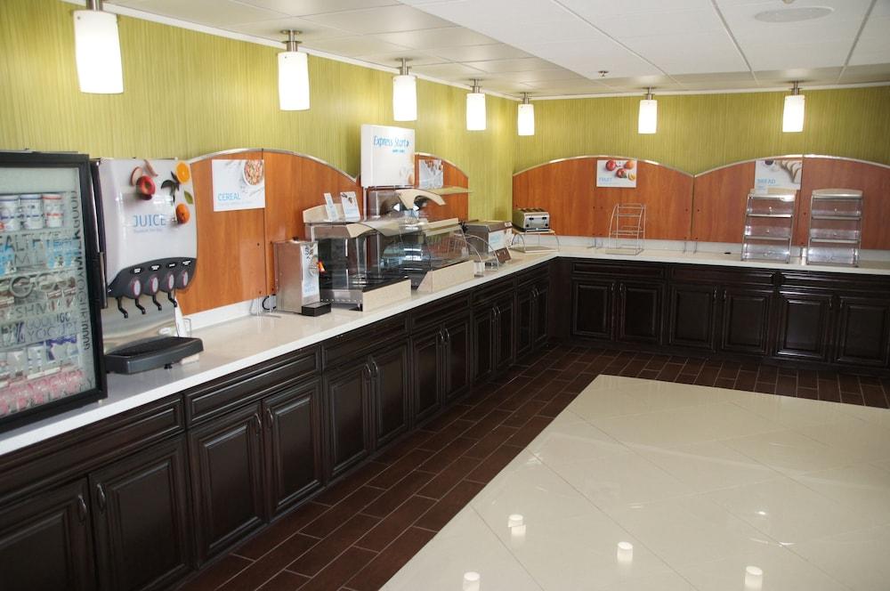 Elimwood Hotel, a Ramada by Wyndham photo 20