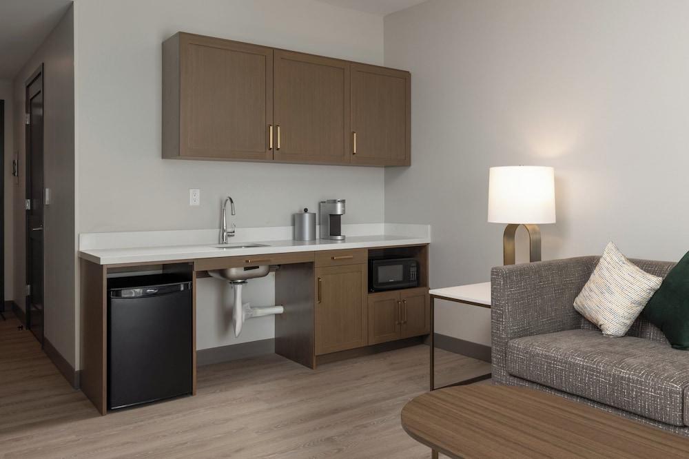 Holiday Inn & Suites Monterey Park Los Angeles by IHG photo 77
