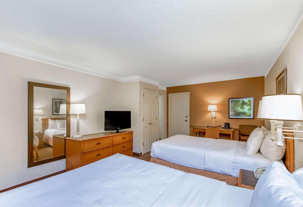 Townhouse Garden Inn & Suites San Antonio I 35 photo 23