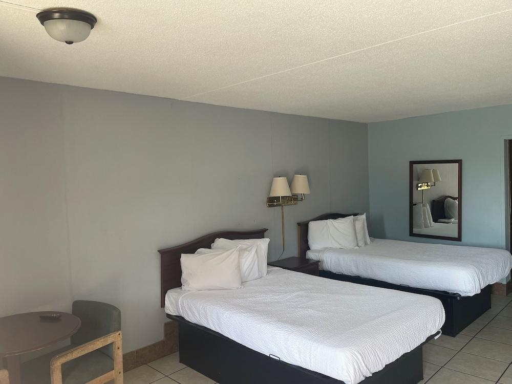 Holiday Motel photo 3