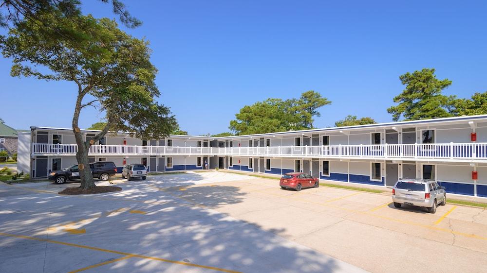 Heart of Manteo Motor Lodge photo 8