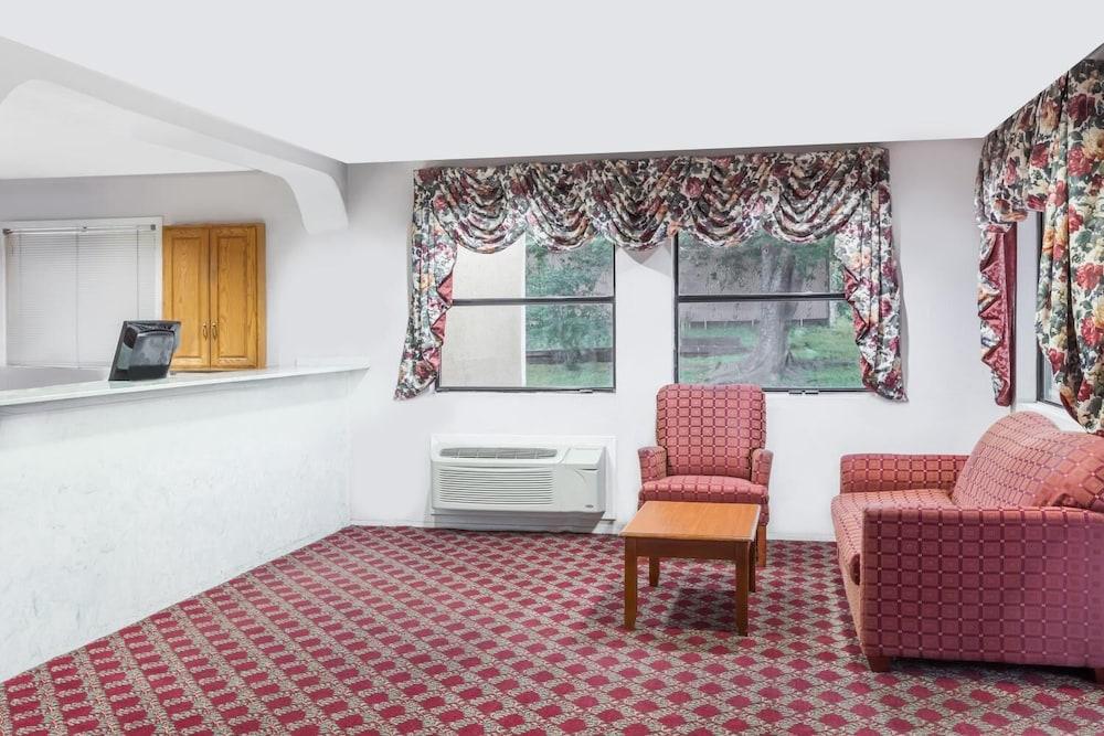 Deluxe Inn Denton photo 3