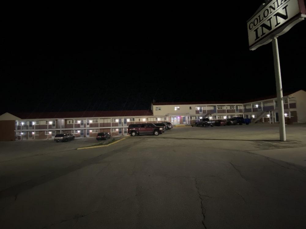Colonial Inn Dyersville photo 56