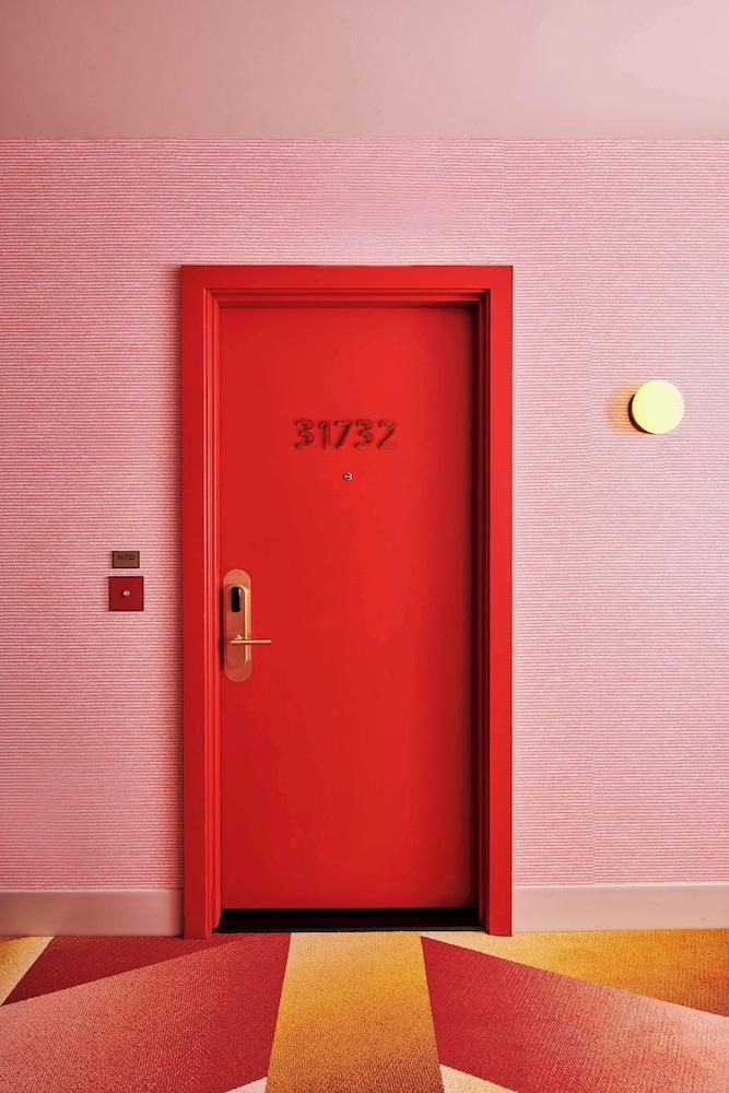 Virgin Hotel Las Vegas, Curio Collection by Hilton photo 11