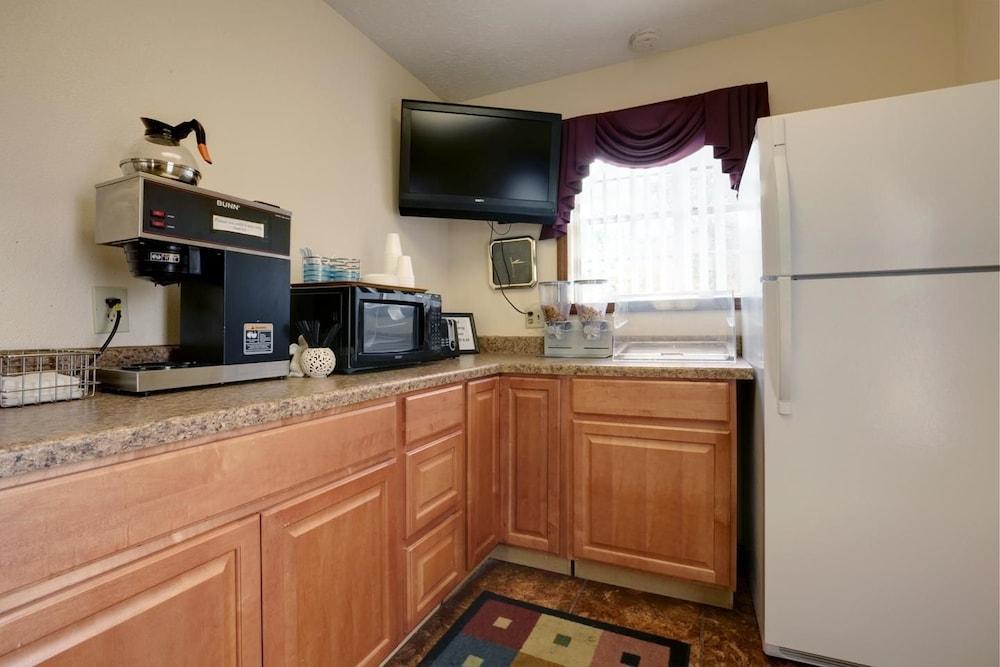 Americas Best Value Inn Weatherford, OK photo 7