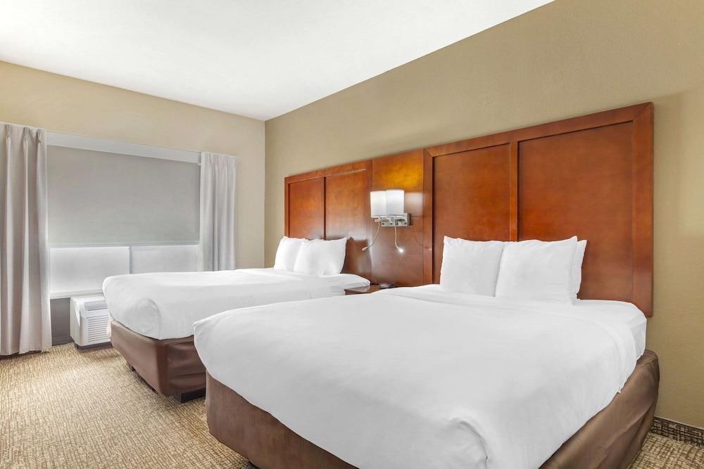 Comfort Suites Wilson I-95 photo 29