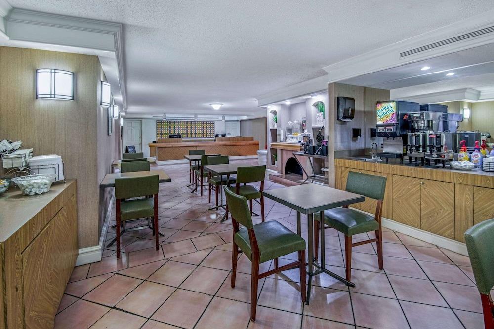 Townhouse Garden Inn & Suites San Antonio I 35 photo 29