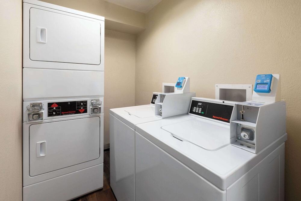La Quinta Inn by Wyndham Sheboygan photo 28