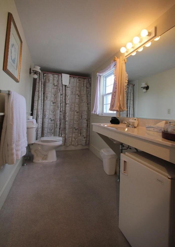 Holiday House Inn photo 44