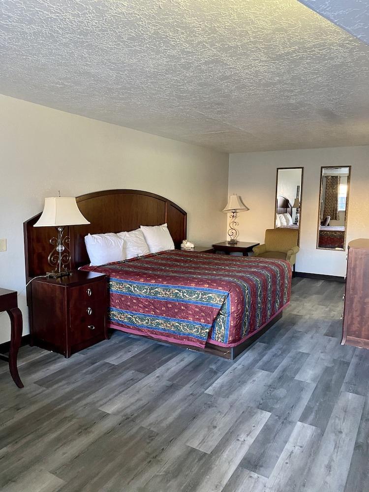 Four Corners Inn photo 30