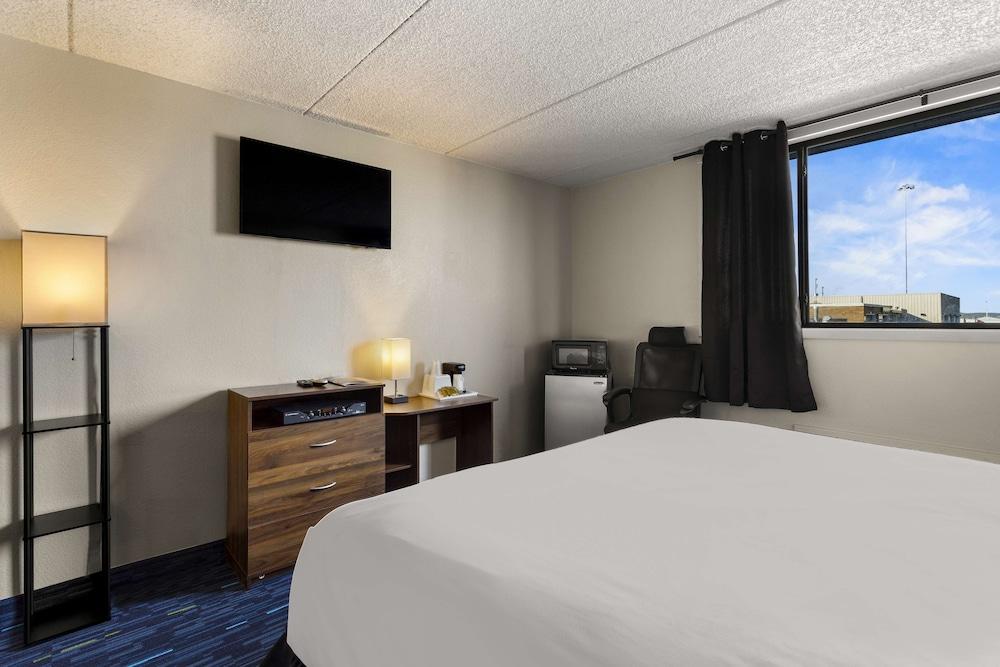 Americas Best Value Inn Gallup photo 14
