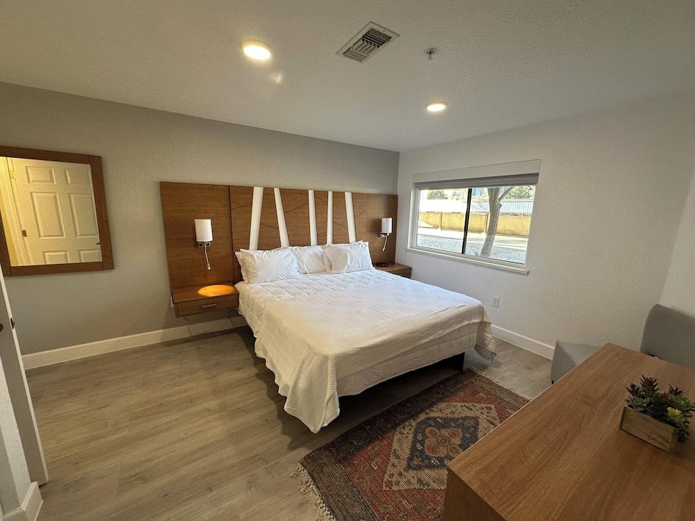 B&J HOTELS photo 9