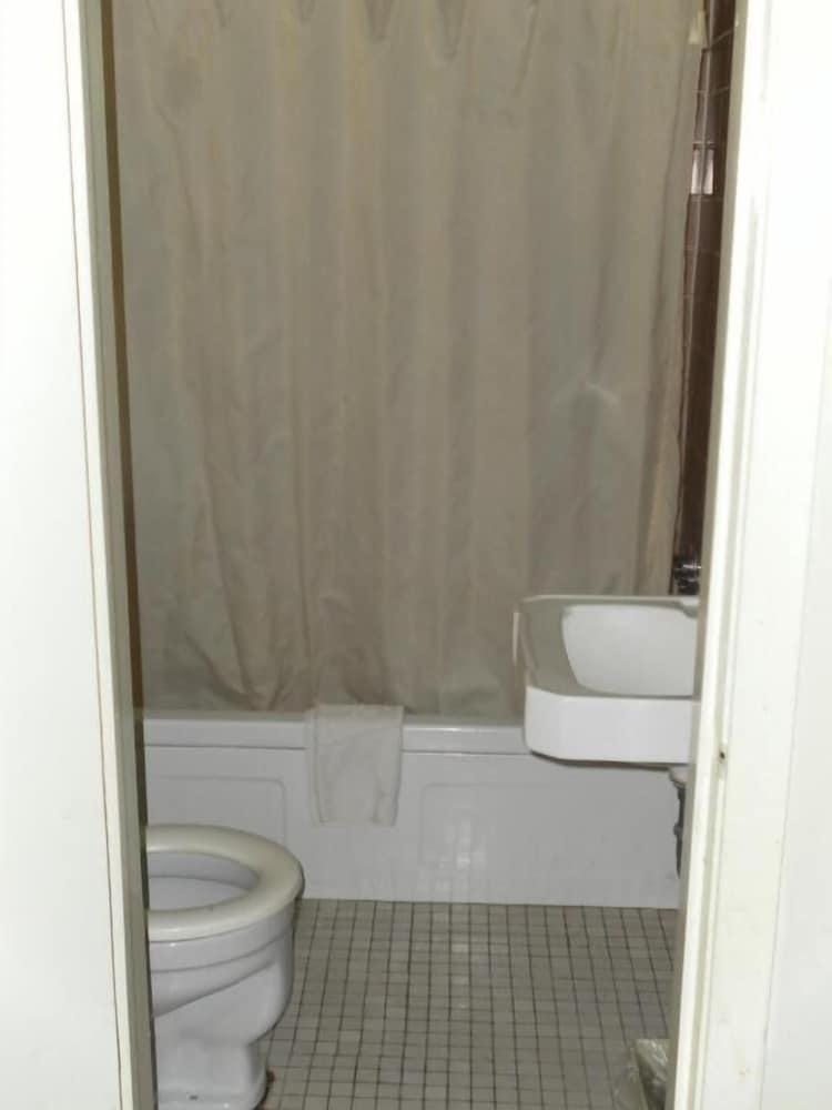 Tidewater Motel photo 7