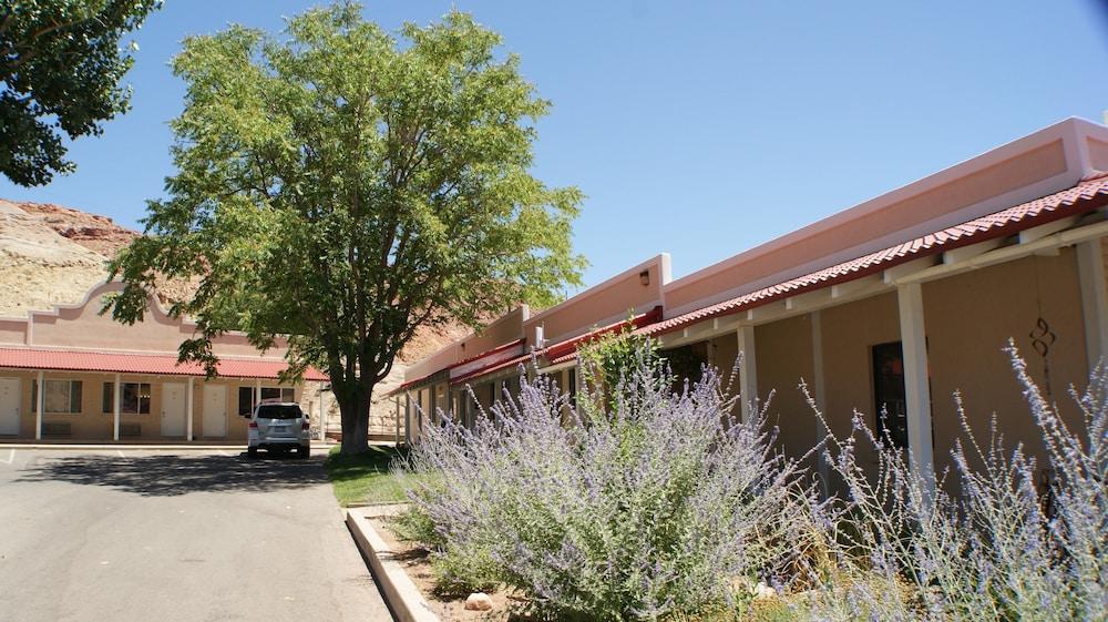 Adventure Inn & Motel photo 39