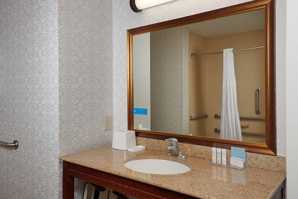 Hampton Inn & Suites Holly Springs photo 30