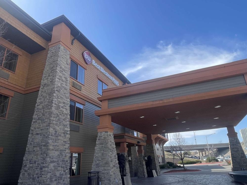 Best Western Plus KC Speedway Inn & Suites photo 1