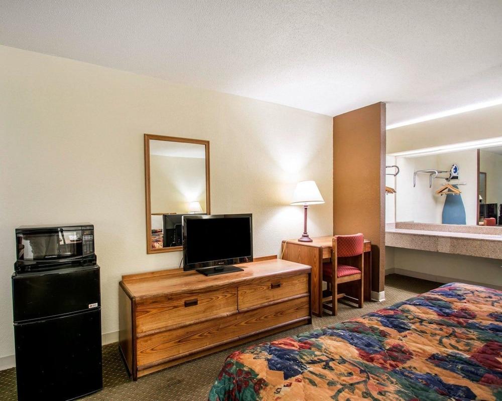 Econo Lodge Andalusia photo 39