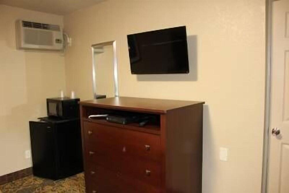 Prince of Wales Motel photo 26