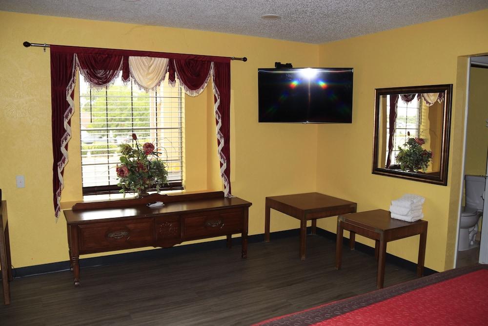 Chaparral Motel photo 56
