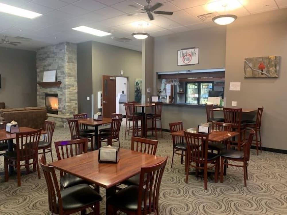 Cardinal Inn & Event Center photo 9