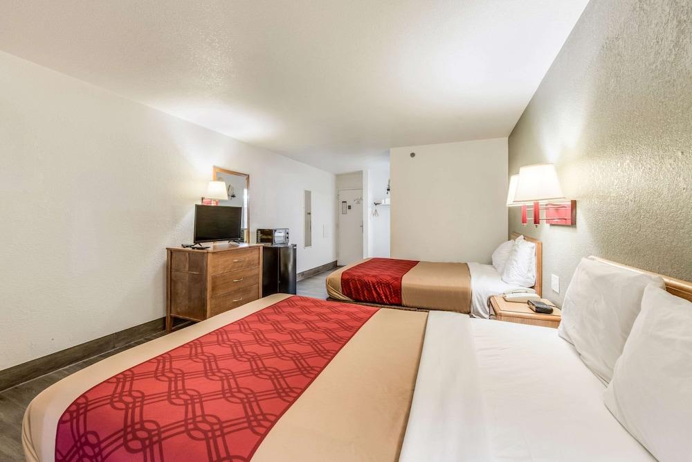 Econo Lodge Truman Inn photo 22
