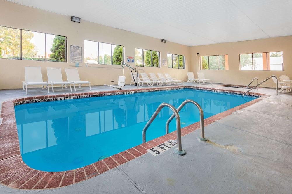Days Inn & Suites by Wyndham Peachtree Corners/Norcross photo 15
