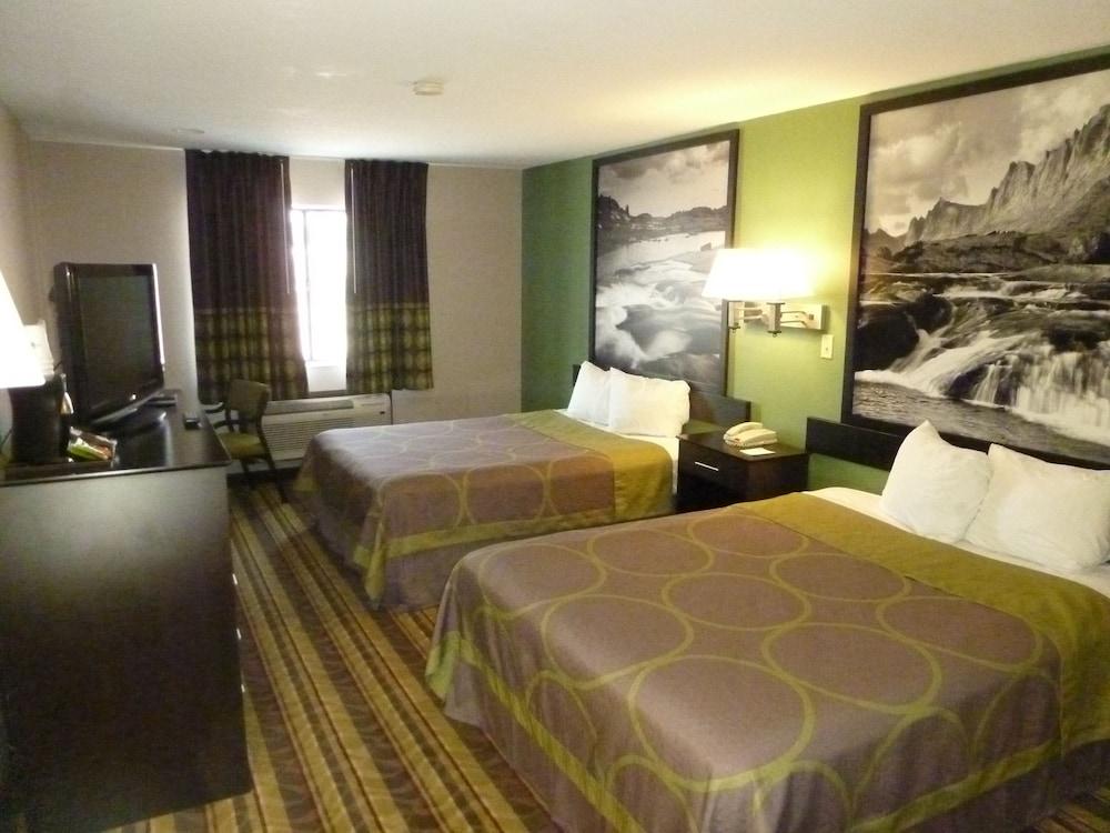 Super 8 by Wyndham Rock Springs photo 4