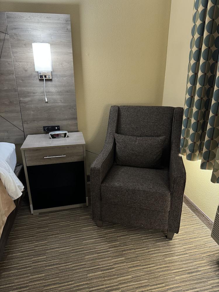 Quality Inn Forsyth - Decatur photo 9