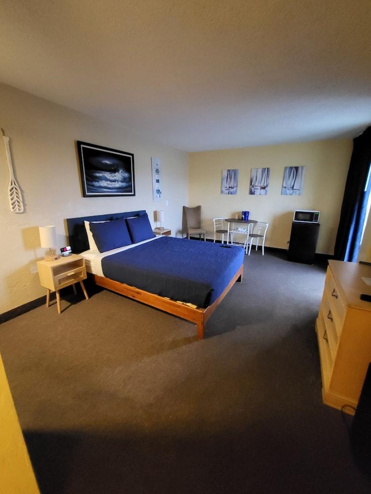 Beachside Hotel photo 44