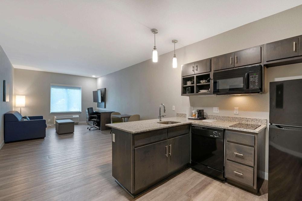 MainStay Suites Cincinnati University - Uptown photo 12