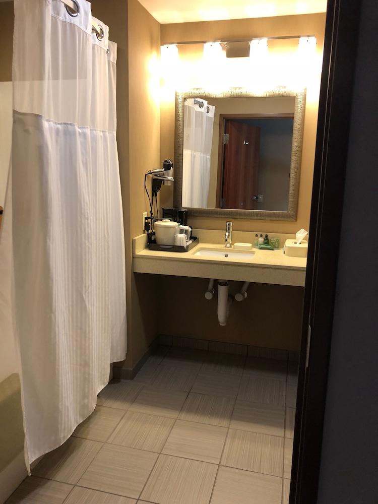 Country View Inn & Suites photo 35