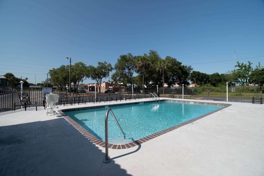 Motel 6 Tampa, FL photo 17