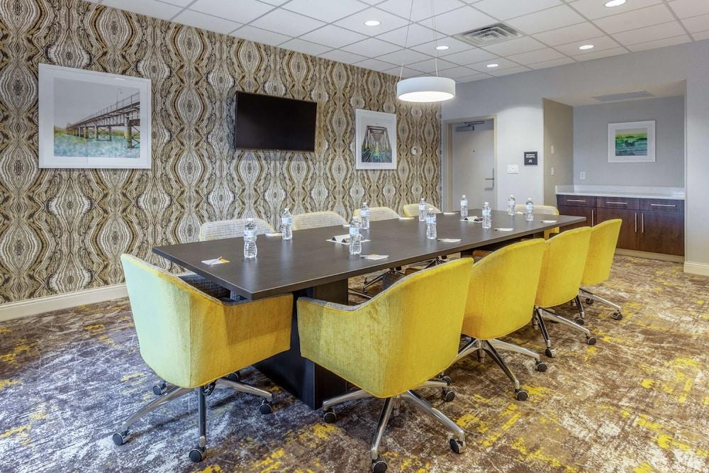 Hampton Inn & Suites Burlington photo 33