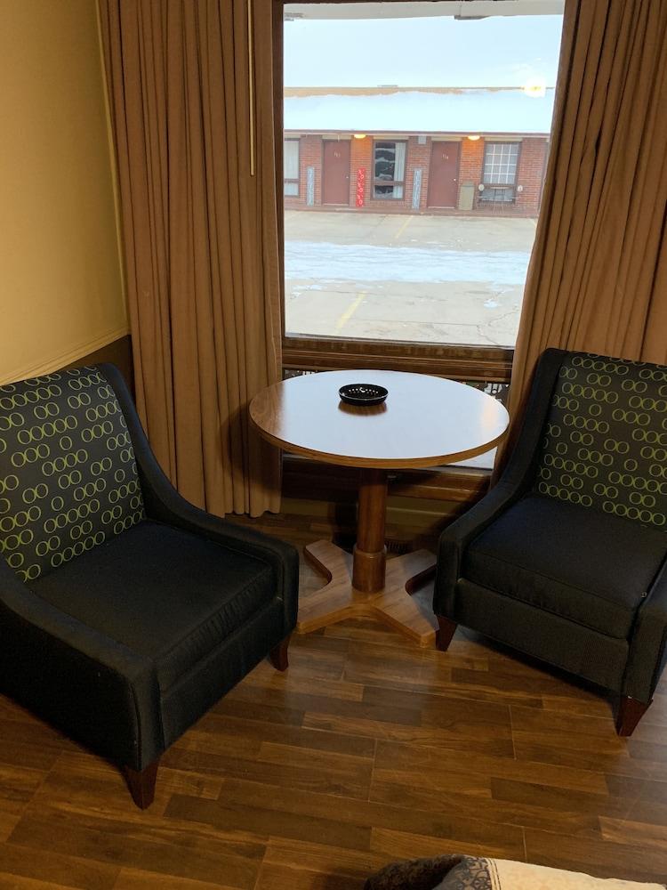 Blue Spruce Motel photo 55