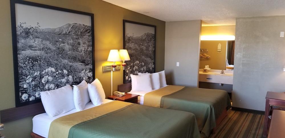 Super 8 by Wyndham Ridgecrest photo 16