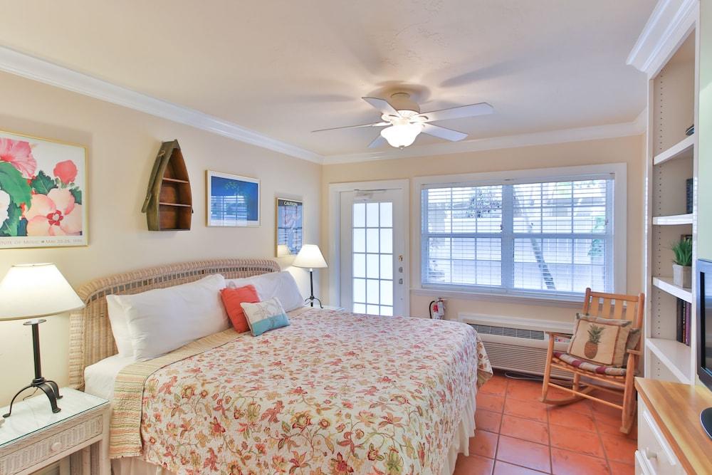 Tortuga Inn Beach Resort photo 59